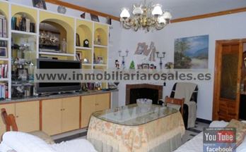 venta piso baena con patio y terraza propia.