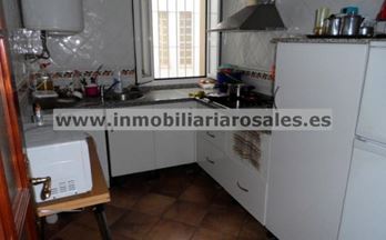 venta piso baena con ascensor y patio.