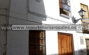 venta casa unifamiliar luque centro, muy bien situada.
