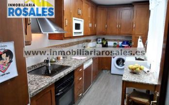 venta piso baena todo como nuevo, con parking.