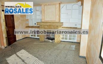 venta piso baena rebajado, sin vecinos.