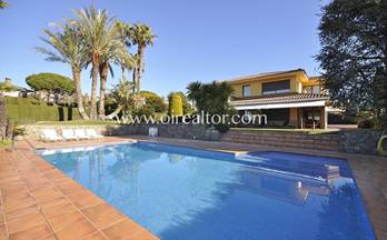 chalets con terraza cerca de la playa en venta