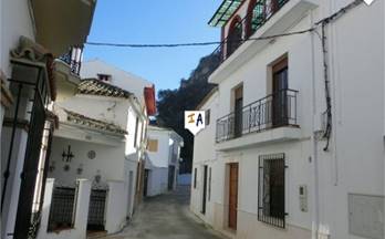 venta chalet adosado almedinilla town centre