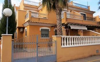 chalets con terraza cerca de la playa en venta