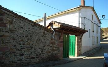 venta chalet cervera de pisuerga calle barrio