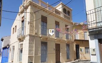 venta chalet adosado frailes town centre