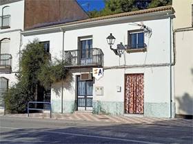 venta local luque outskirts