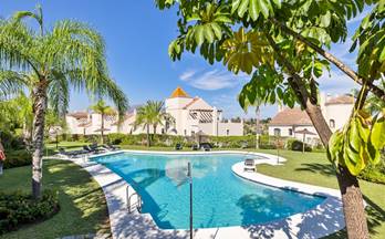 182 venta de casas con terraza en estepona