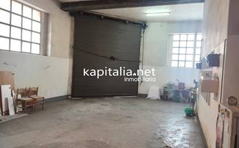 7 locales en venta quatretondeta