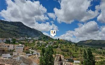 venta chalet adosado castillo de locubin town centre