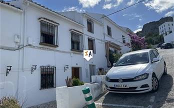 venta chalet adosado zuheros town centre
