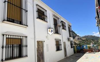 venta chalet adosado zuheros town centre