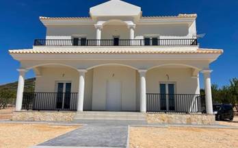 venta villa pinoso camino del prado