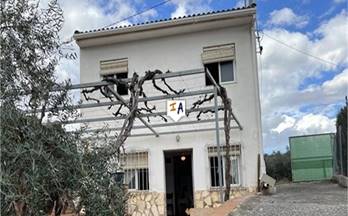 venta cortijo castillo de locubin outskirts