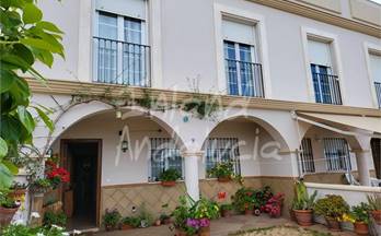 venta chalet adosado fuente de piedra outskirts