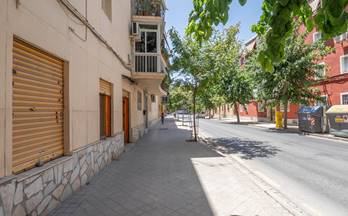 43 locales en venta otura