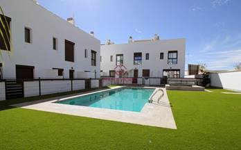 CHALET ADOSADO en venta Pilar de la Horadada Zona Pueblo