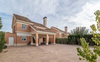 3 casas en alquiler otura