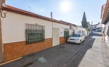 venta chalet adosado otura centro urbano