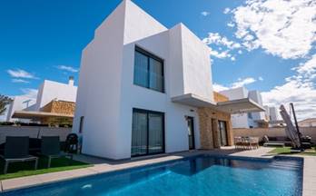 chalets con vistas al mar en rojales en venta