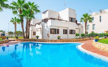 chalets con terraza cerca de la playa en venta