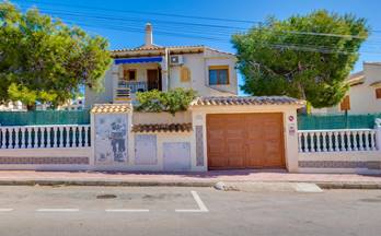 chalets con terraza cerca de la playa en venta