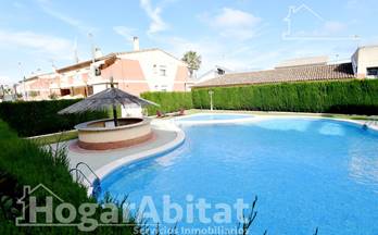 chalets con terraza cerca de la playa en venta