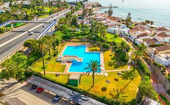 venta chalet pareado estepona bahía dorada