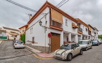 venta chalet adosado la zubia centro