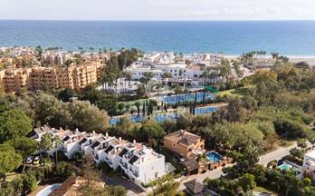 venta chalet estepona new golden mile