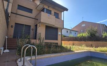 venta chalet adosado pozuelo de alarcon calle amparo