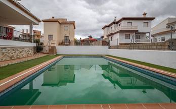 venta chalet otura urb. molino alto